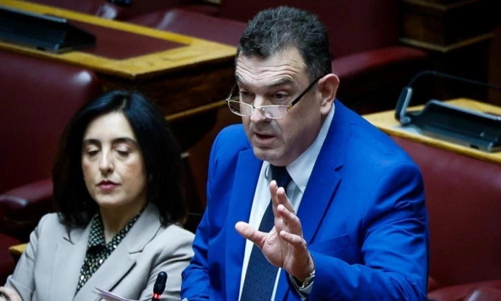 Έξαλλος o Νίκος Παπαδόπουλος με το τρίτο φύλο στην πρόσκληση του πρύτανη του ΑΠΘ σε φοιτητές για το Europride